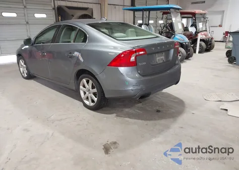 2016 Volvo S60 T5 Drive-E Premier z USA, uszkodzony, nr VIN YV126MFK8G2391513